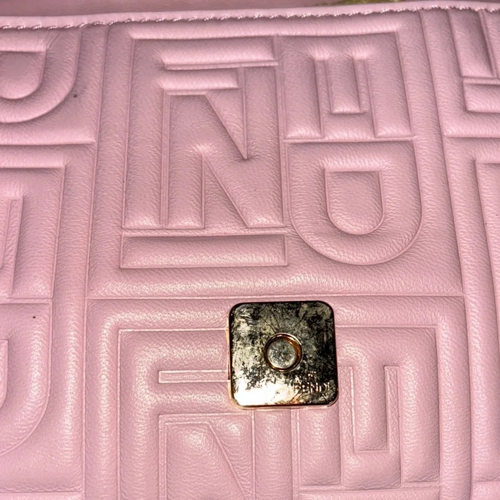 Fendi Logo Embossed Nappa Pink Leather Baguette - Picture 13 of 17
